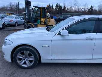 BMW 5 SERIES 2011 Image 13