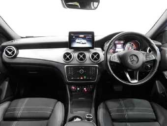 MERCEDES BENZ GLA CLASS 2017 Image 3