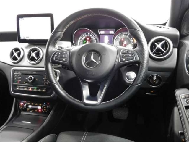 MERCEDES BENZ GLA CLASS 2017 Image 32