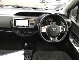 TOYOTA VITZ 2016 Image 3