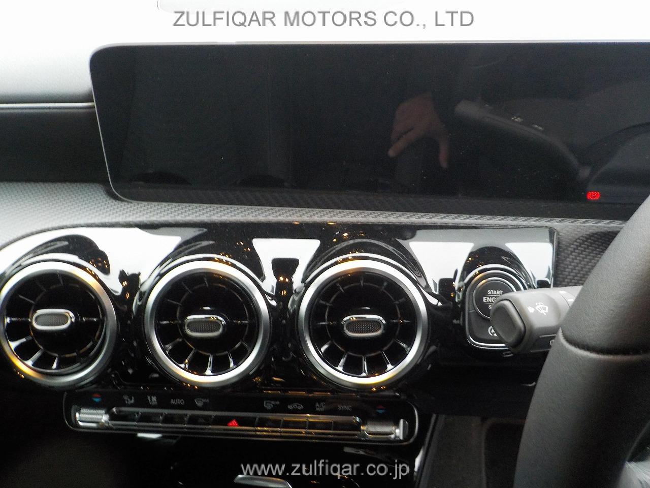 MERCEDES BENZ A CLASS 2019 Image 11