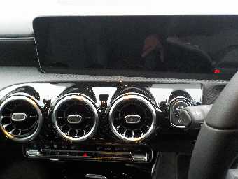 MERCEDES BENZ A CLASS 2019 Image 11