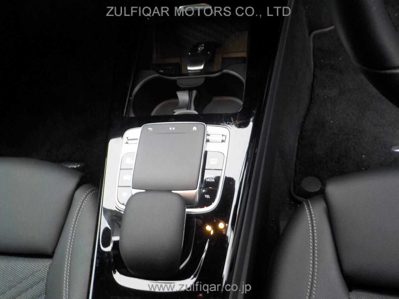 MERCEDES BENZ A CLASS 2019 Image 12