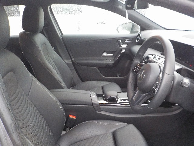 MERCEDES BENZ A CLASS 2019 Image 19