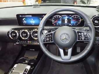 MERCEDES BENZ A CLASS 2019 Image 6