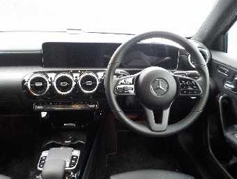 MERCEDES BENZ A CLASS 2019 Image 10