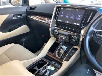 TOYOTA ALPHARD 2018 Image 5
