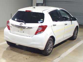 TOYOTA VITZ 2016 Image 2