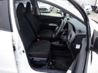 TOYOTA VITZ 2016 Image 4