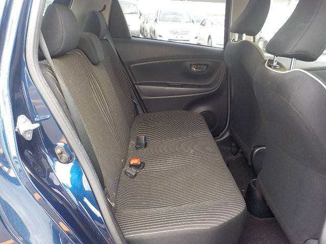 TOYOTA VITZ 2017 Image 19