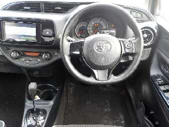 TOYOTA VITZ 2017 Image 8