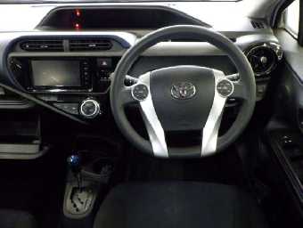 TOYOTA AQUA 2015 Image 6