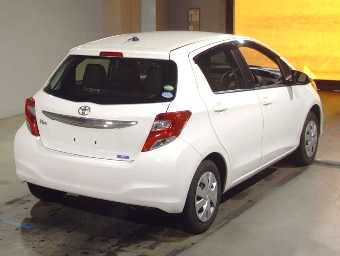 TOYOTA VITZ 2017 Image 2