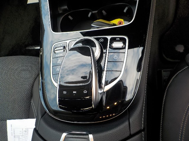 MERCEDES BENZ E CLASS 2017 Image 20