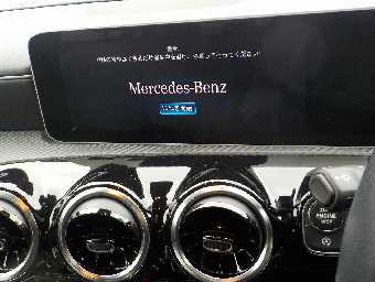 MERCEDES BENZ A CLASS 2018 Image 10