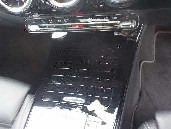 MERCEDES BENZ A CLASS 2018 Image 11