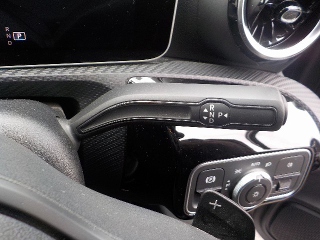 MERCEDES BENZ A CLASS 2018 Image 20