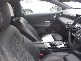 MERCEDES BENZ A CLASS 2018 Image 14