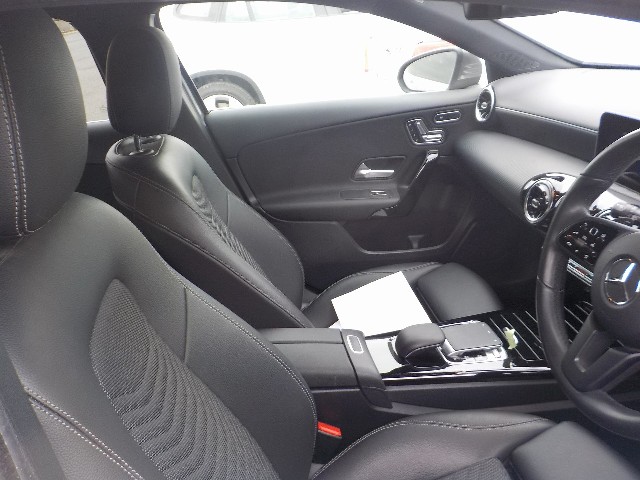 MERCEDES BENZ A CLASS 2018 Image 21