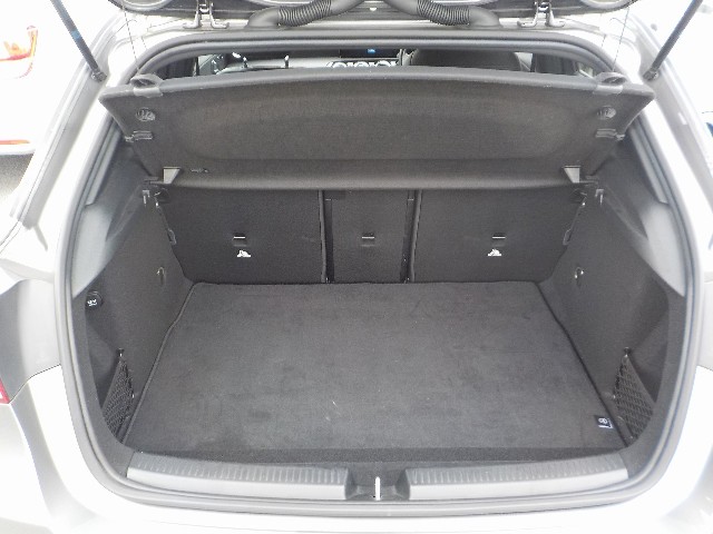 MERCEDES BENZ A CLASS 2018 Image 23