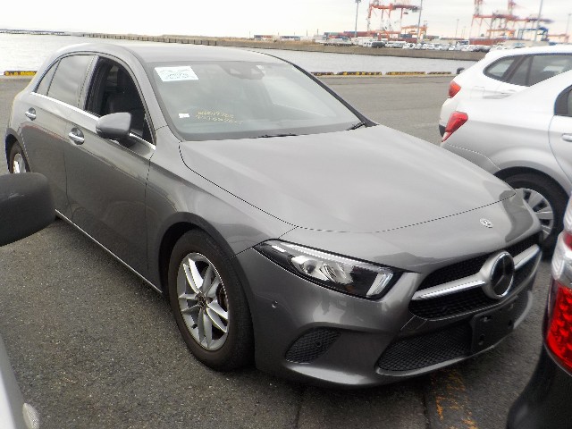 MERCEDES BENZ A CLASS 2018 Image 24