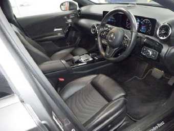 MERCEDES BENZ A CLASS 2018 Image 5