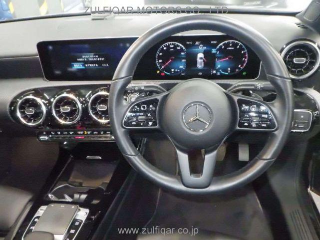 MERCEDES BENZ A CLASS 2018 Image 6