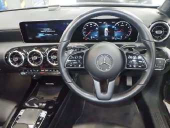 MERCEDES BENZ A CLASS 2018 Image 6