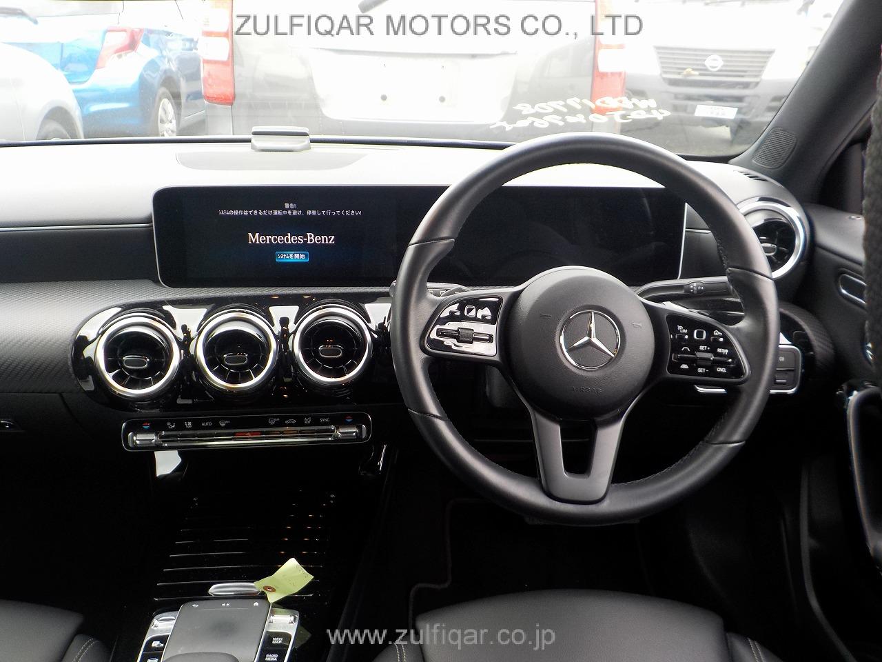 MERCEDES BENZ A CLASS 2018 Image 10