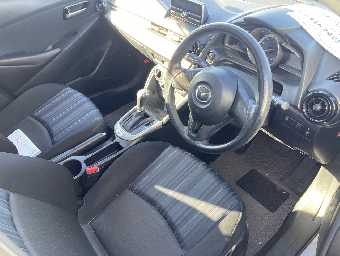 MAZDA DEMIO 2016 Image 6