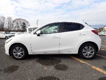 MAZDA DEMIO 2016 Image 4