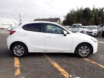 MAZDA DEMIO 2016 Image 6