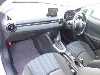 MAZDA DEMIO 2016 Image 9