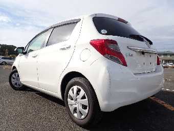 TOYOTA VITZ 2015 Image 2
