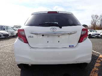 TOYOTA VITZ 2015 Image 5