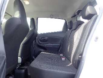 TOYOTA VITZ 2015 Image 10