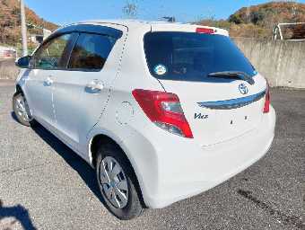 TOYOTA VITZ 2015 Image 2