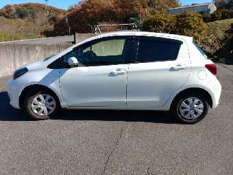 TOYOTA VITZ 2015 Image 4