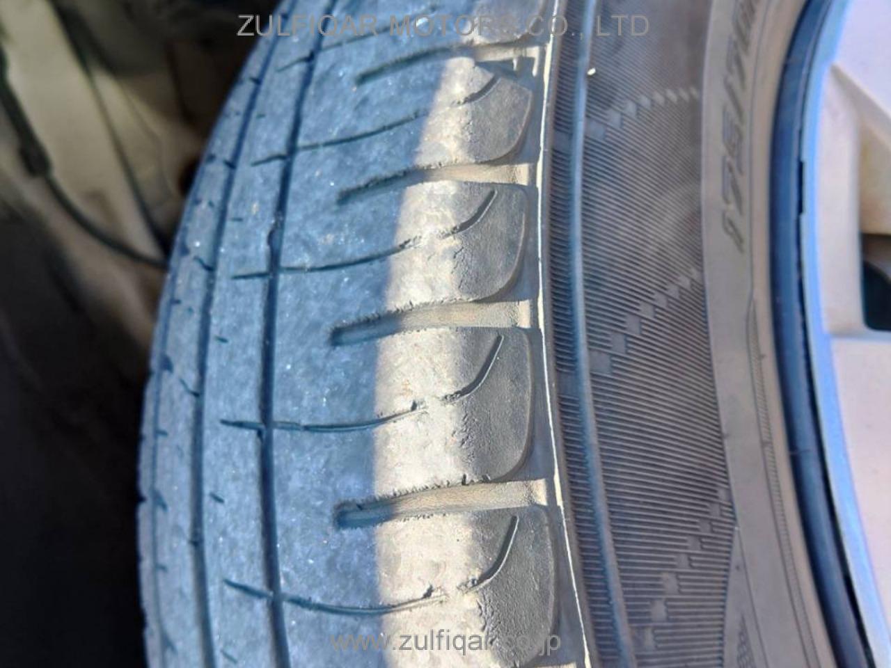 TOYOTA VITZ 2015 Image 10