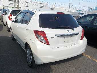 TOYOTA VITZ 2014 Image 11