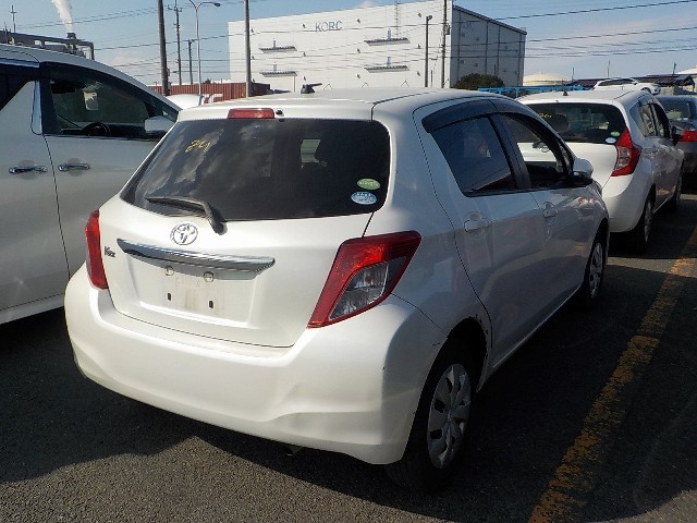 TOYOTA VITZ 2014 Image 19