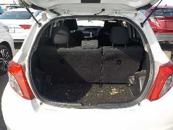 TOYOTA VITZ 2014 Image 9