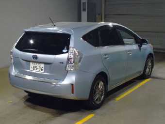 TOYOTA PRIUS ALPHA 2011 Image 2