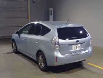 TOYOTA PRIUS ALPHA 2011 Image 4