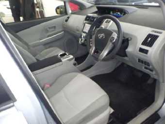 TOYOTA PRIUS ALPHA 2011 Image 5