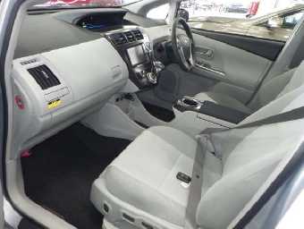 TOYOTA PRIUS ALPHA 2011 Image 7