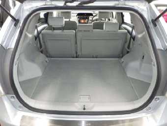 TOYOTA PRIUS ALPHA 2011 Image 9