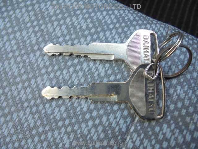 DAIHATSU HIJET CARGO 2016 Image 9