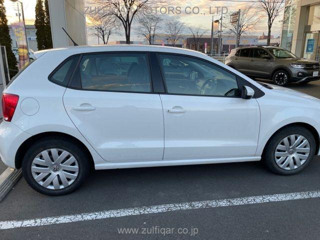 VOLKSWAGEN POLO 2010 Image 2