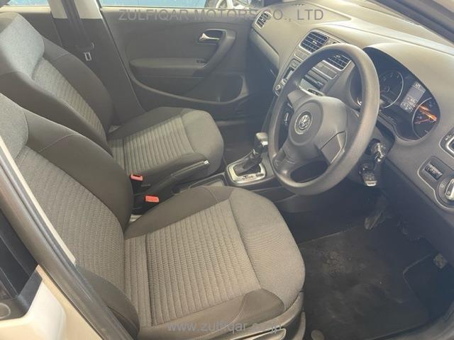 VOLKSWAGEN POLO 2010 Image 11